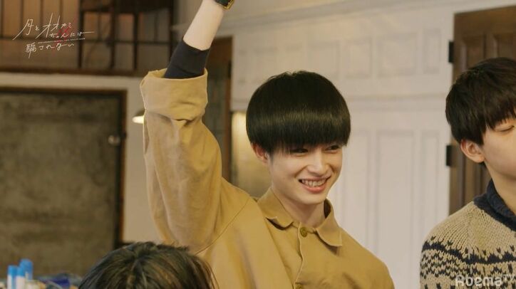 りこ＆りょうすけ、プラネタリウムで隣に座り恋人繋ぎ…ドキドキが止まらない！『月とオオカミちゃん』第4話