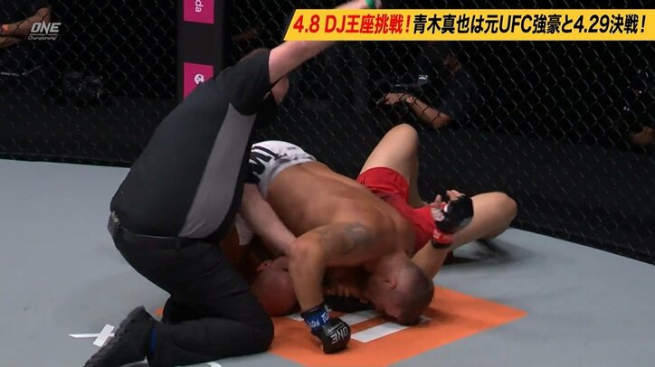 ヘビー級、フルボッコ葬に“戦慄”も… 試合後の「エアギター、レフェリーへのお辞儀、陽気なダンス」に視聴者驚き「なんてお茶目なんだ！」