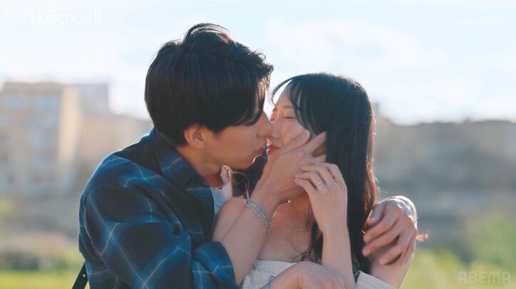 【写真・画像】オイルマッサージ中に突然のキス…“神スタイル”元社長秘書、イケメン内科医と大胆スキンシップ「恥ずかしい」　4枚目