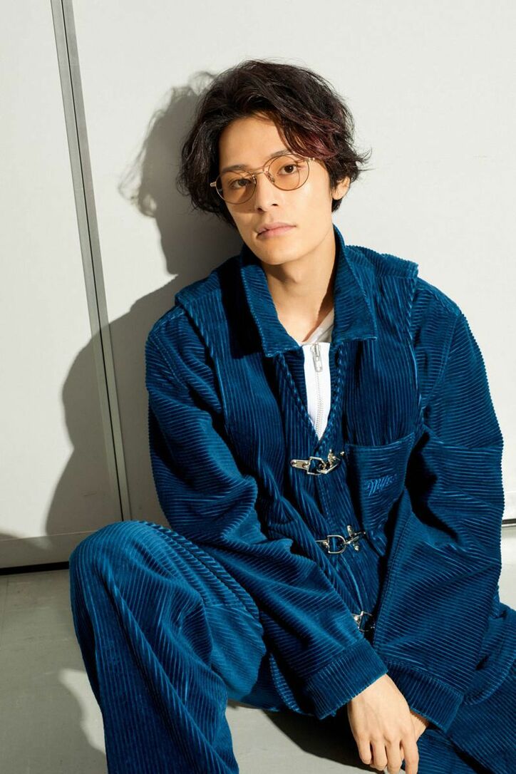 塩野瑛久、金髪&サングラスの怪演が話題に「髙橋ヒロシ先生にも“別人だな”と驚かれました(笑)」 映画『HiGH&LOW THE WORST』