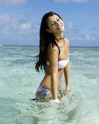 「美しすぎます」「見惚れてまう」ダレノガレ明美、笑顔際立つキュートな水着ショットに称賛の声