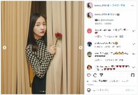 板野友美のキュートな“チラ”ショットに「相変わらず可愛い」「薔薇が似合う良い女」とファン称賛