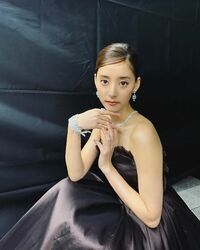 新木優子、高価なドレス姿のオフショットを公開「美しすぎて泣ける」とファン悶絶
