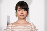 有村架純、二階堂ふみとの密着2ショットを公開