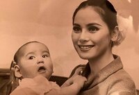 デヴィ夫人『思い出はセピア色♪』