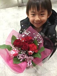 東尾理子『花束を選ぶ息子^_^』