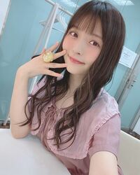 声優・上坂すみれ、「夜あそび」出演時の可憐な巻き髪ショットが「本当に素敵」「一段と毛深い」と大好評