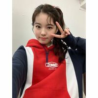 「バブ姫最高」「可愛いすぎ過呼吸」NiziU・アヤカの“どこか幼い”キュートなオフショットに絶賛の声