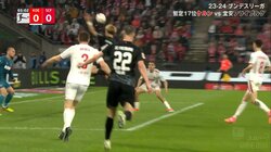 「めっちゃ走ってくる！」日本代表・堂安律、ピッチを斜めに切り裂く大爆走！高速クロス目がけて全力ダッシュからダイナミック過ぎるジャンピングヘッド炸裂の瞬間「調子いいし楽しそう」