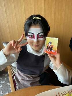  市川團十郎、メイクをした娘・麗禾ちゃんの姿を公開「綺麗」「お似合いです」の声 