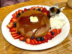 つんく♂、ハワイで家族全員で堪能したランチ「めっちゃ美味しそう」「素晴らしい」の声 