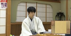 「王位に何が！？」藤井聡太王位、過去最長級3時間10分の大長考！“妹弟子”は「楽しい、ワクワクした感じなのでは」ファンはやきもき「どうしたんだろ」