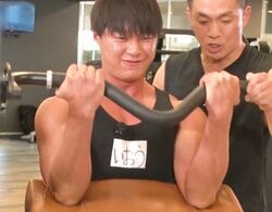 告白された人数は20人“ボディビル高校日本一”の高校生、218kgの負荷も平然とトレーニング！マッチョ芸人も驚き「やっば」