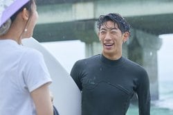 さむ、得意のサーフィンでおとはにアピール 「かっこいい！」と好感触『one more kiss by 恋ステ』