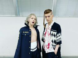 HYDEとDAIGOがコスプレコラボ！「東リベ」ドラケン&マイキーが本物以外の何者でもない