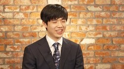 藤井聡太竜王・名人のオシャレなネクタイの秘密？「その地域に行くときはご当地の柄着けてみたり…」コーデは家族、ファンからのプレゼントも