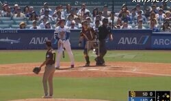 何が起きた？ 大谷翔平、想定外の“謎すぎる打球”「なんだあれ」「どうなってる？」幻の44号→相手外野手の体勢がおかしくなる