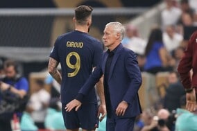 「満足していなかった」デシャン監督が好調のジルーを前半で交代した理由を明かす「もっと上手くやれると思っていた」【W杯】