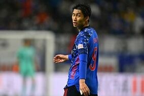 「EL王者のカマダが絶好機にミス」鎌田大地の痛恨“決定機逸”にW杯対戦国も驚き！「決めていたら話は違っていた」