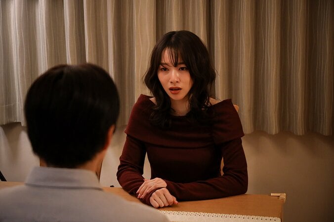 【写真・画像】「詰めが甘いんだよ」勝ち誇る不倫妻の表情が一変 “隠し撮り”スマホの画面に「これ、配信…？」 夫が逆襲する『余命3ヶ月のサレ夫』第6話　1枚目