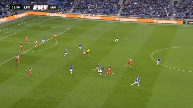 まるで中田英寿…佐野海舟、“衝撃スラローム突破”で３人抜き！シャツを引っ張られても止まらない迫力ドリブルの一部始終 5枚目