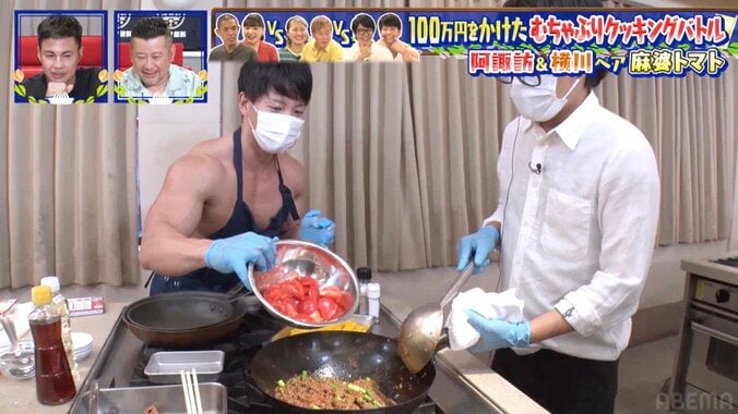 長ネギの荒みじんは素手で、トマトは握りつぶす！ボディビルダー横川、筋肉パワーで麻婆トマトを作る 6枚目