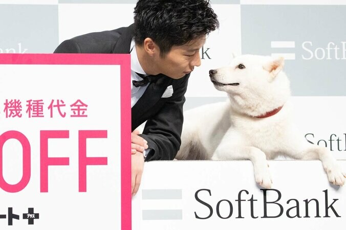 田中圭＆“お父さん”の可愛らしいキスに、報道陣ほっこり 7枚目