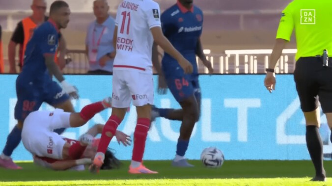 【写真・画像】ファン興奮の12秒間！藤田譲瑠チマが絶品スルーパス→菅原由勢が好カバー「流石のパス」「よく守った」ブンデスリーガで日本人対決　2枚目