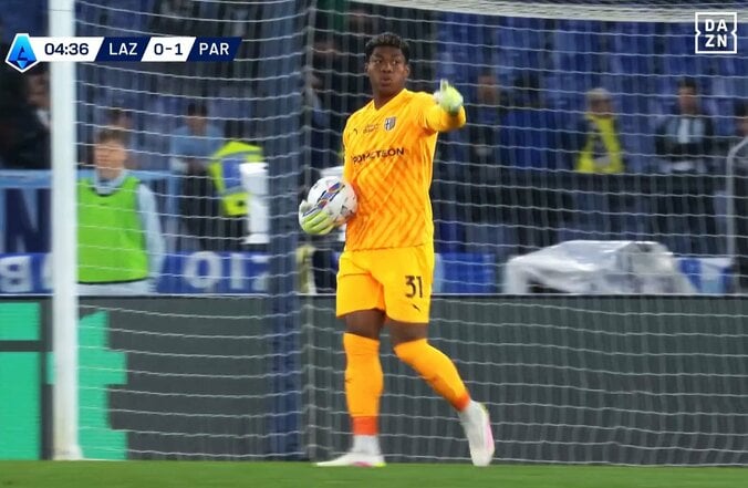 【写真・画像】「奇跡を起こした！」鈴木彩艶の“怪物級ゼロ距離セーブ”を現地メディア大絶賛「自らの限界を超えた」「決定的だ」ラツィオが唖然とした瞬間　1枚目