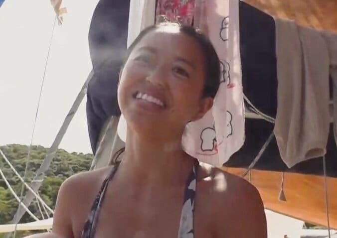 【写真・画像】“船上生活一家”の美人ママ（30）、家計を支える仕事内容を公開「子供を1ヶ月間預かり…」　1枚目