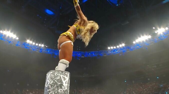 ダイビングセントーンを試みるティファニー