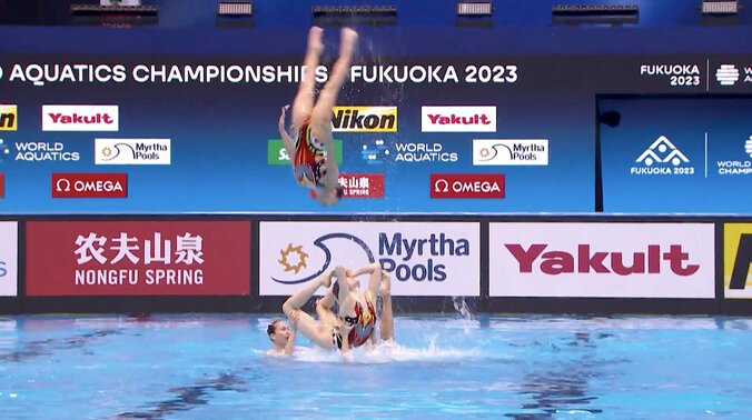 五輪新種目で銅メダル！ 「水中のF1」日本代表8人が異次元の“疾走感”と“高さ” ASアクロバティックルーティン 男女混合チーム戦のド迫力演技 【世界水泳】 1枚目