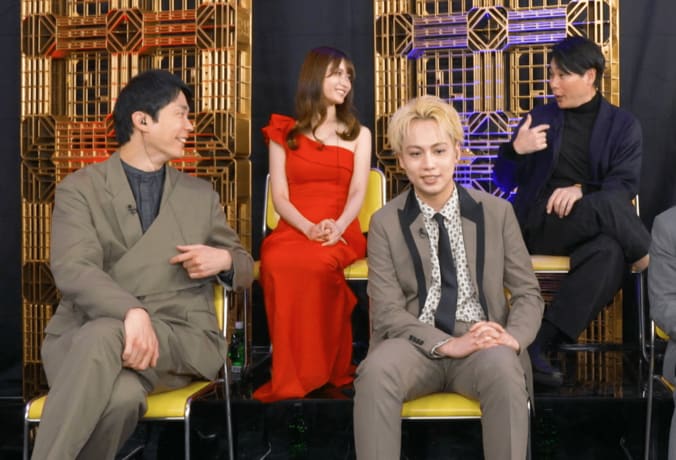 【映像】“美人すぎる”ポーカープロ、ムチャぶりに思わず笑顔の瞬間