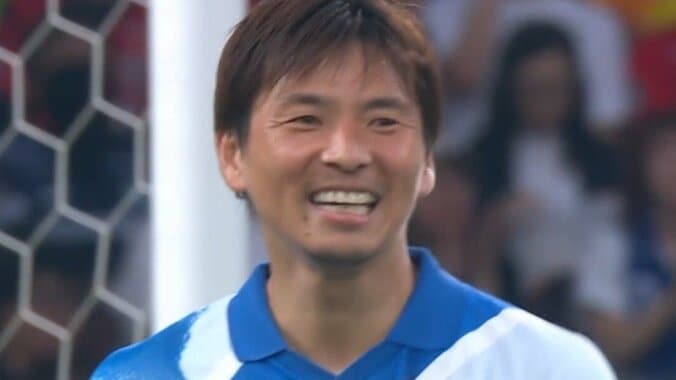 「エモい！」「まさにオールスター」香川真司のスルーパス→乾貴士がフィニッシュ「狭いところで楽しそう」往年のファンタジスタ連携にファン歓喜 5枚目