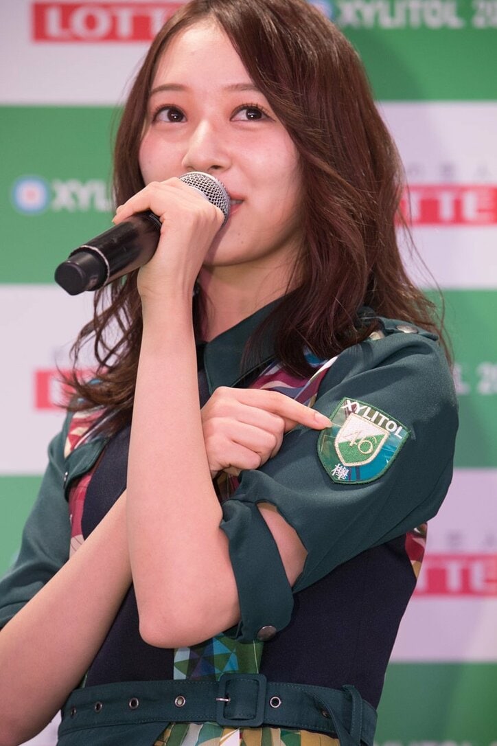 欅坂46の”ほんわかメンバー”が歴代衣装で登場! 佐藤詩織は”欅らしさ”全開のオリジナル服に身を包む