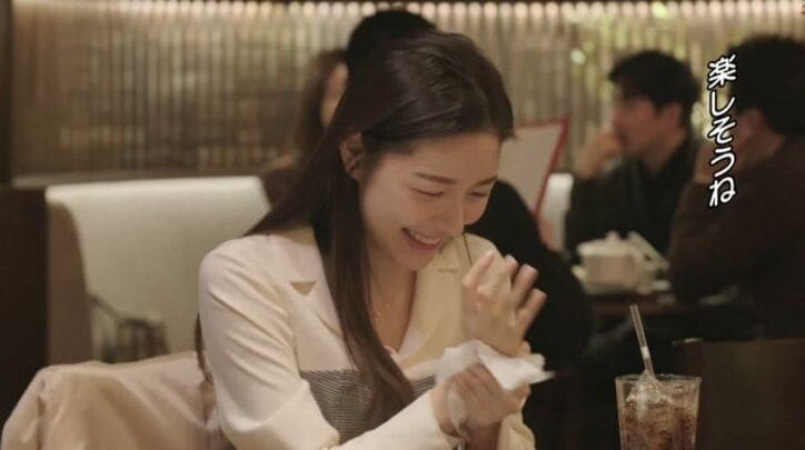 タレ目美女、本命とのデートでは態度が真逆に！顔を赤らめ可愛さ全開、甘える雰囲気に