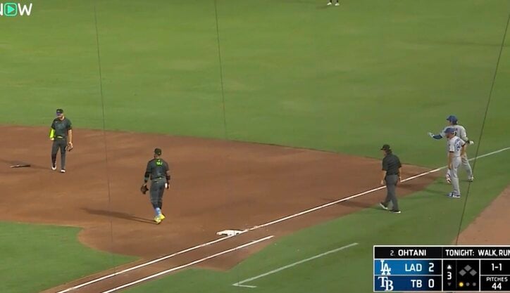 【写真・画像】球場騒然！大谷翔平、右手一本で“想定外の打球”「上手すぎる」相手野手のグラブを弾き飛ばす一撃「片手なのに速いw」　1枚目