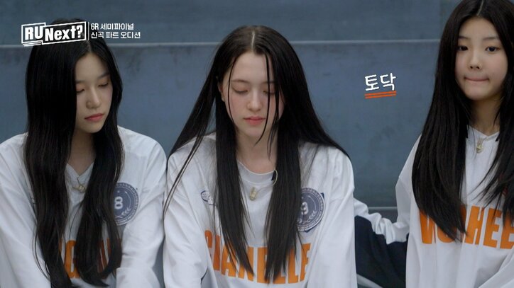 どうしてそんな表情するの？ 不満が態度に出すぎてしまった美人練習生、新曲で良いパートを与えられるも絶望の表情…コーチら呆然