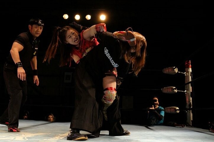 「花火の火薬の中にいるようでした」アイスリボン初の電流爆破マッチで世羅りさが藤本つかさに壮絶勝利!