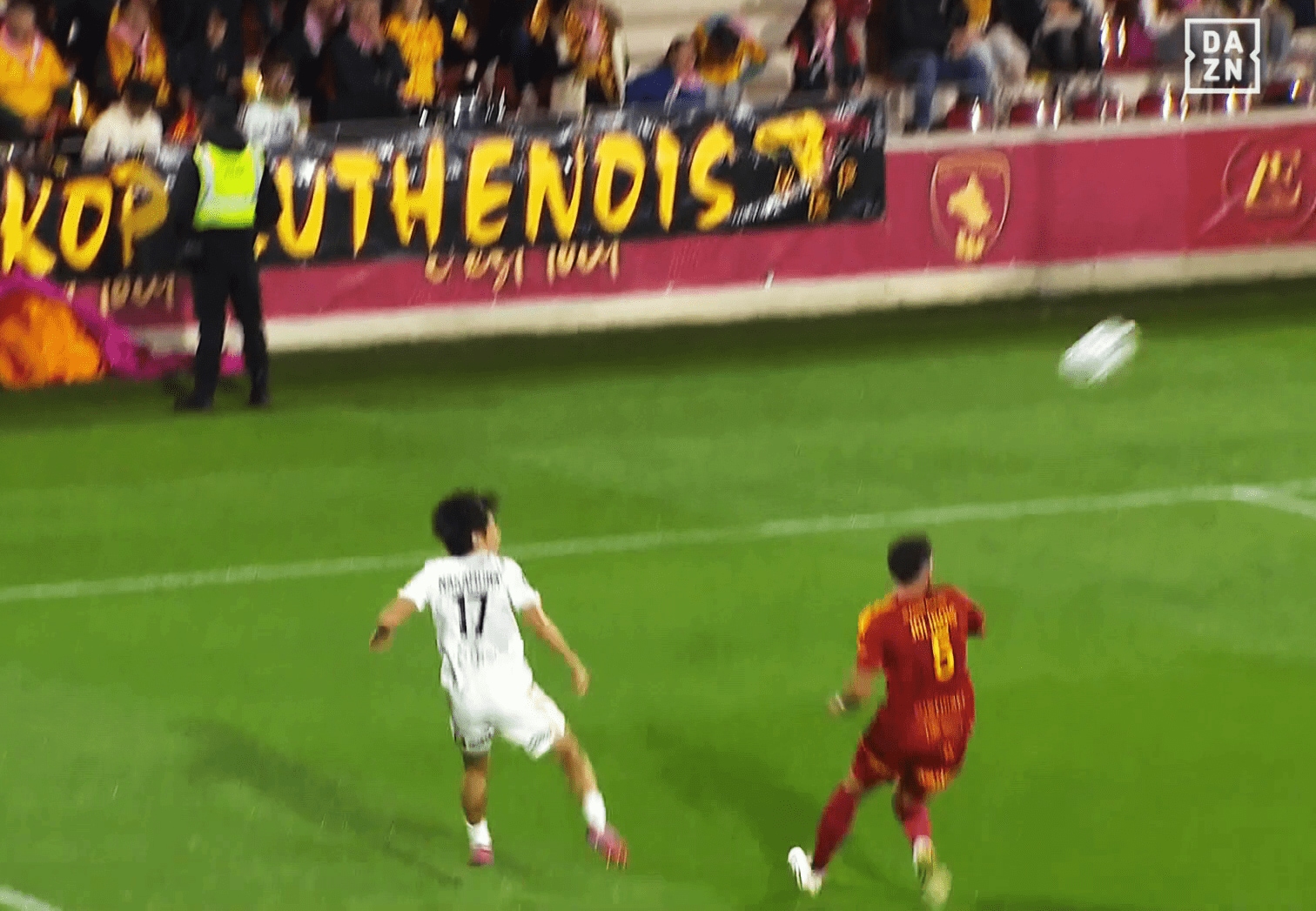 華麗にボールを捌く中村敬斗