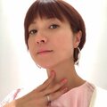 hitomi、イメチェンしたことを報告「産後はかなりバタつくことを考えて」
