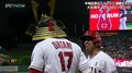 大谷翔平、完璧11号！兜パフォーマンスで仲良しボールボーイと笑顔の交換「信じてたぜ！」「はあ…今日も生きてて良かった」