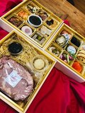 キンタロー。奮発した超豪華なおせちを公開「震える手を抑えてオーダーしました」