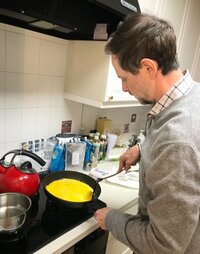 AHN MIKA『朝食を作ってくれる旦那様に感謝』