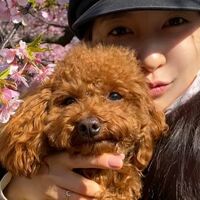 土屋太鳳、弟の愛犬と頬を寄せる2ショットを公開 「可愛すぎだ！」「どこか似ている」と反響