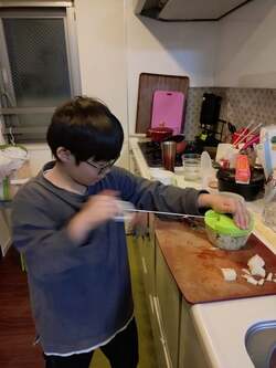  山田花子、次男が手伝ってくれた夕食のメニュー「母のアシスタント完璧やね」 