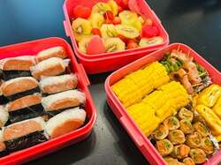  ココリコ・遠藤の妻、子どもたちの運動会の日に作った弁当を公開「毎年同じメニュー」 