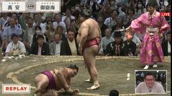 ベテランお笑いタレントが相撲中継に映り込み「まるでワイプ」のような見事なリアクション「楽しそう」「かっちゃんはどこにいてもかっちゃんだね」視聴者が話題に