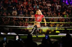 「危険な色気だ」復活の“悪女”レスラー、きわどすぎるリングギアと“挑発顔”連投にファン熱狂「お前がナンバーワンだ」