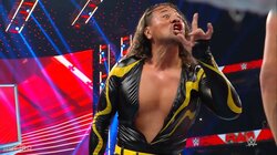 中邑真輔が怒涛のキンシャサ2 連発で巨漢オーティスを撃破！ 真の標的“オマエ”に不気味な宣戦布告？